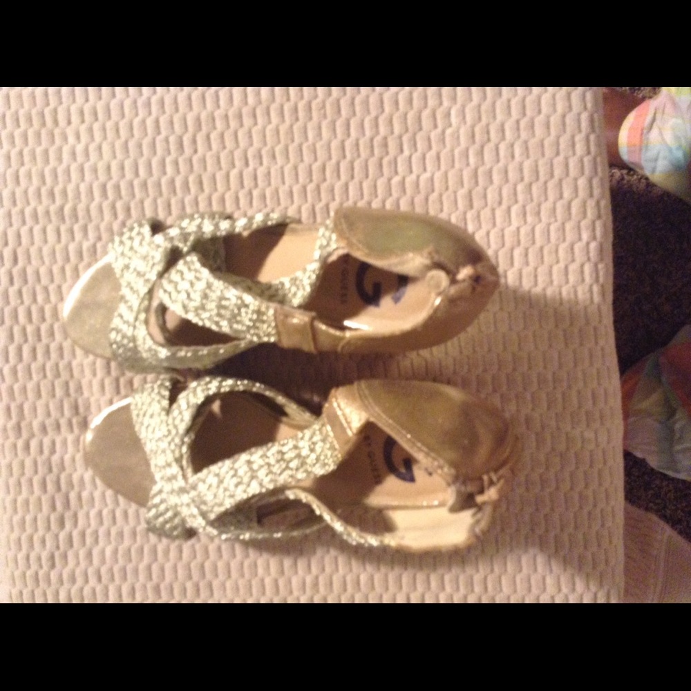 Gold Guess Threaded Braided Wedge - Picture 3 of 4
